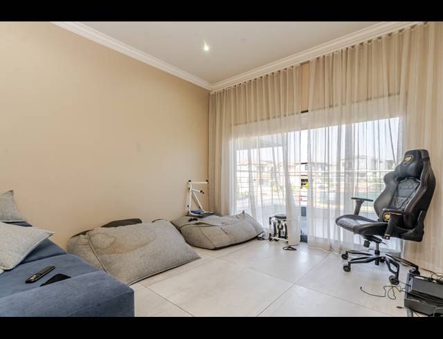 5 BEDROOM HOUSE FOR SALE IN BLUE VALLEY GOLF ESTATE